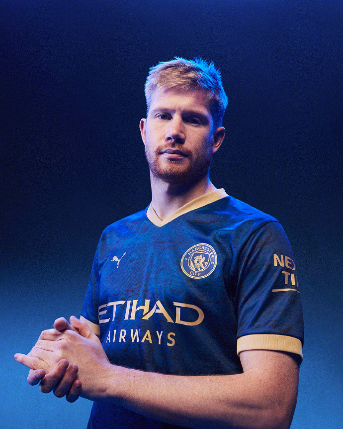 半场战报：温哥华白浪2-0洛杉矶，拉沃尔达、萨比建功（半场速递：温哥华白浪2-0领先洛杉矶，拉沃尔达与萨比相继破门）