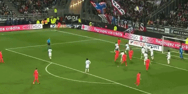 欧冠比赛战术分析：尤文图斯防守策略,（欧冠战术解读：尤文图斯的防守之道）