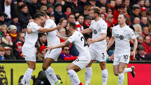 历年中超本土最佳射手：王钰栋11球上榜，武磊8次断层领先（中超历年本土最佳射手盘点：王钰栋以11球入榜，武磊8次遥遥领先）