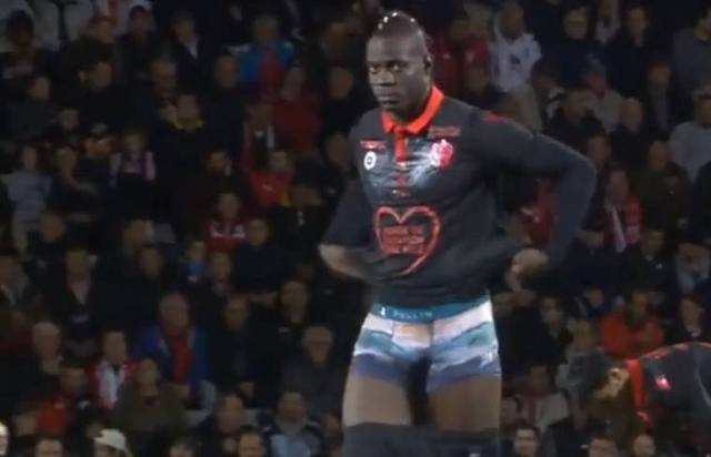 葡体中场西蒙斯：拜仁是支非常强大的球队，我们可以昂首离开（葡体中场西蒙斯：拜仁极具实力，我们依旧能昂首离场）