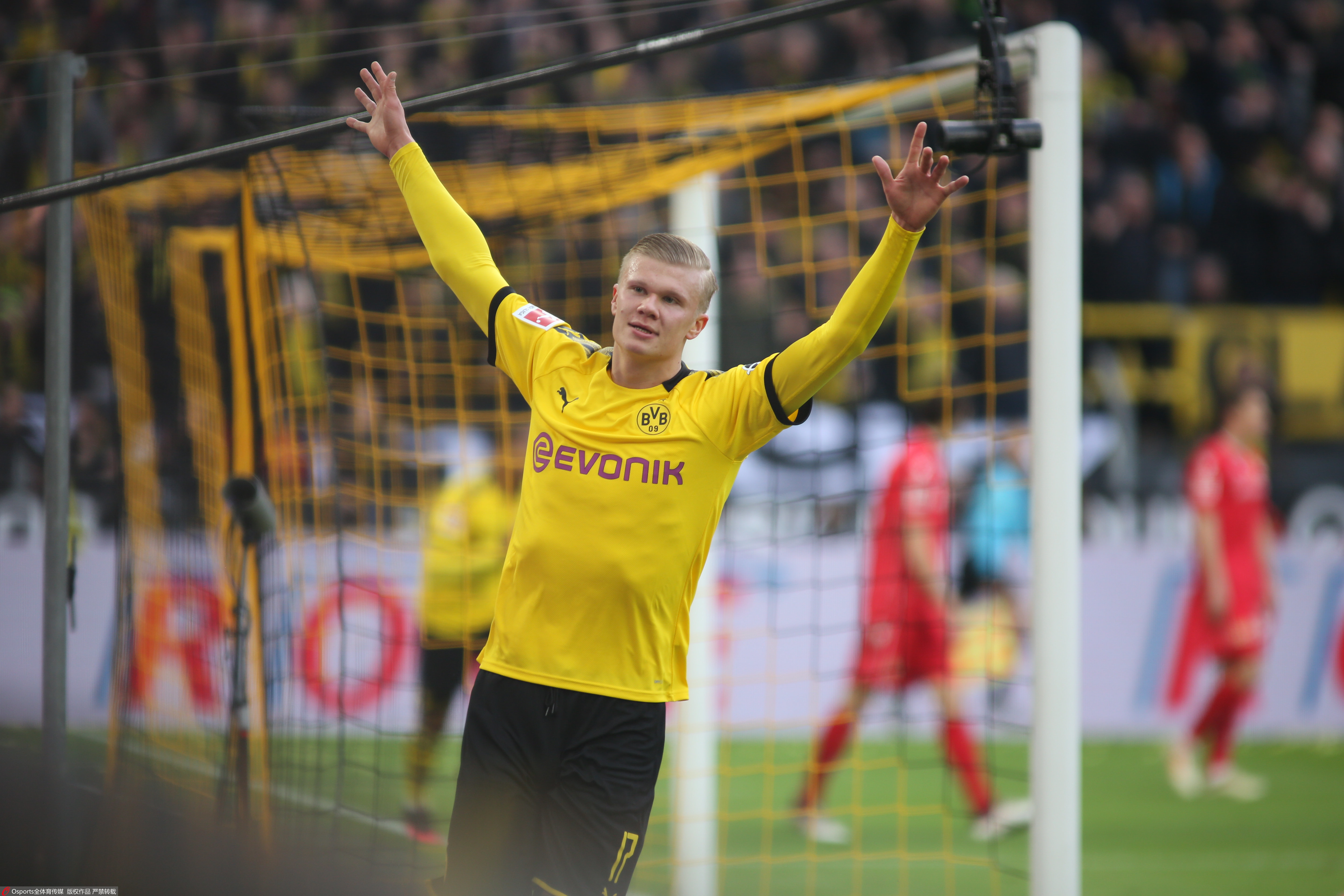 上海队成功完成了新赛季的定妆照，但他们在新赛季真能爆发吗？（上海队定妆照出炉，新赛季能否迎来真正的爆发？）