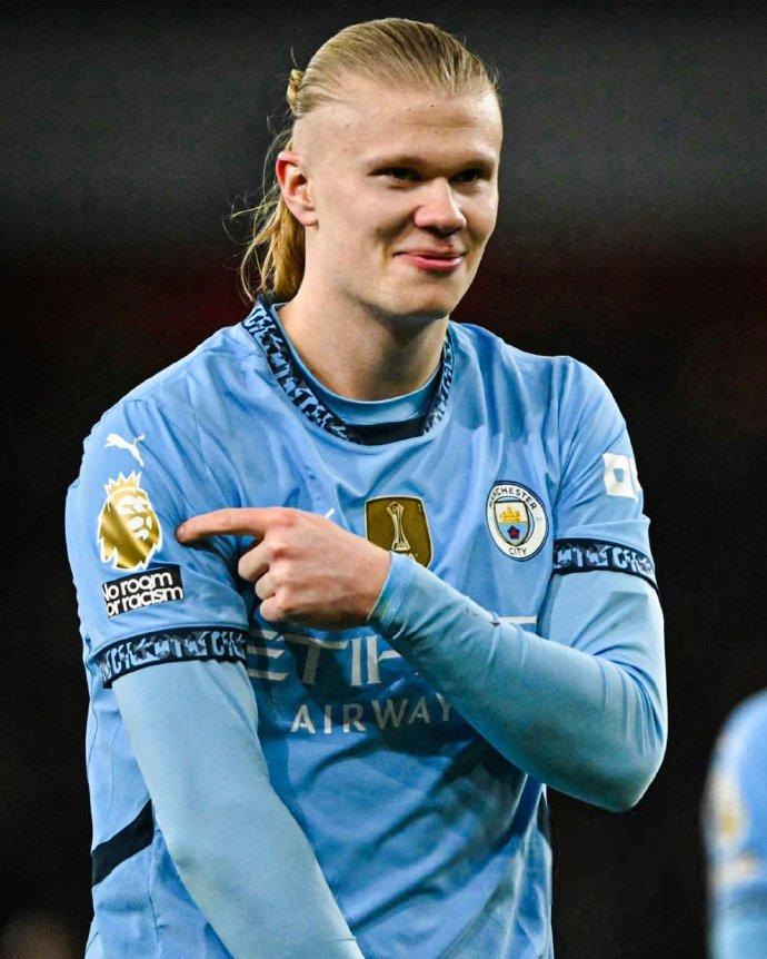 全市场：时隔半年后那不勒斯再次关注加纳乔，愿报价4500万欧（全市场：那不勒斯半年后重启追逐加纳乔，拟开出4500万欧报价）