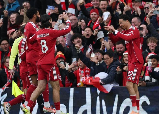 帕福斯1-0黄潜斩获队史欧冠首胜，卢卡森制胜，盖伊失单刀（帕福斯1-0击败黄潜夺队史欧冠首胜，卢卡森献制胜球，盖伊单刀不中）