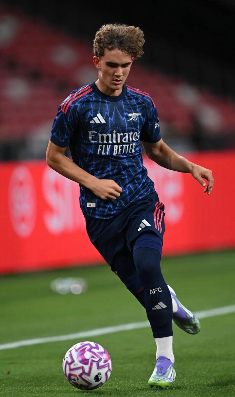 每体：阿劳霍现身以色列特拉维夫，将在那里度几天假（每体：阿劳霍抵达以色列特拉维夫，将在当地休假数日）