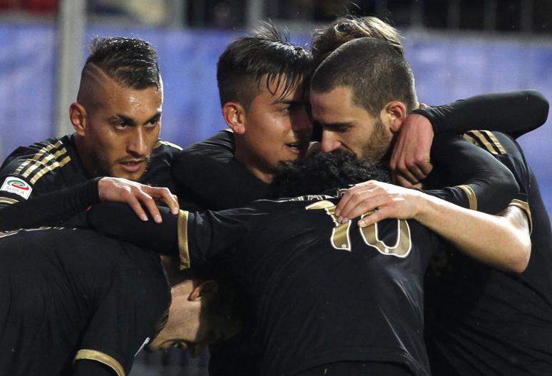 欧冠积分榜：阿森纳继续全胜领跑，拜仁3分之差位列第二（欧冠积分形势：阿森纳保持全胜领跑，拜仁落后3分暂居次席）