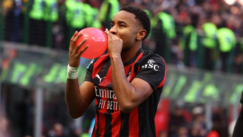 挑起进攻大旗！鲍威尔半场10中5得到16分2篮板1助攻（火力全开！鲍威尔半场10投5中砍下16分外加2篮板1助攻）