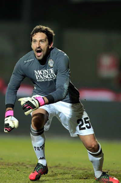 恩里克：2025对俱乐部有重要意义，会继续前进赢得奖杯（恩里克称2025年对俱乐部意义重大，将继续前进冲击奖杯）