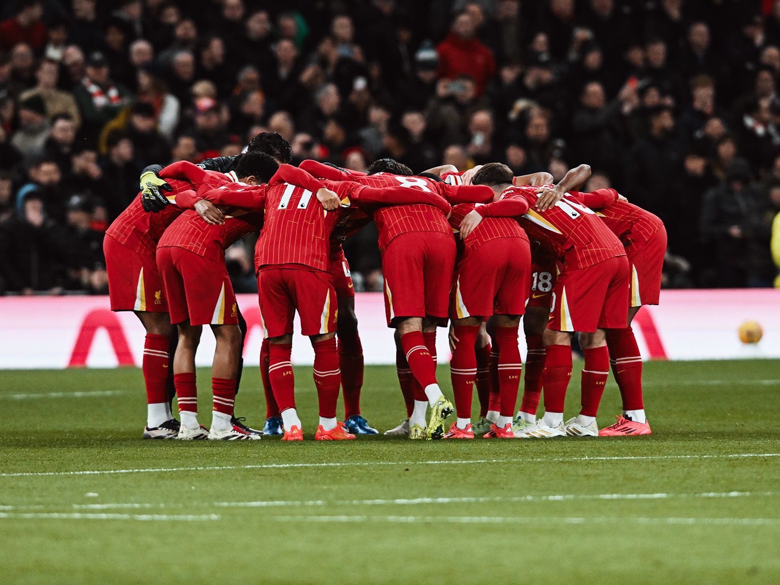 詹姆斯关键三分绝杀比赛（詹姆斯压哨三分终结战局）