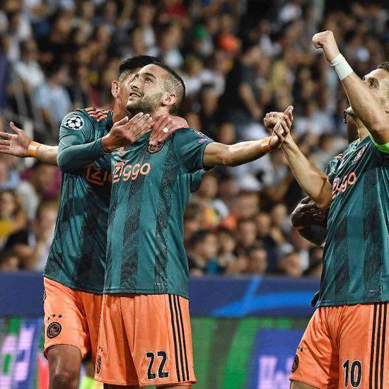 体育足协再开罚单 惩戒违规球员